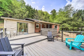 Pet-Friendly Burnsville Home with Deck and Grill!